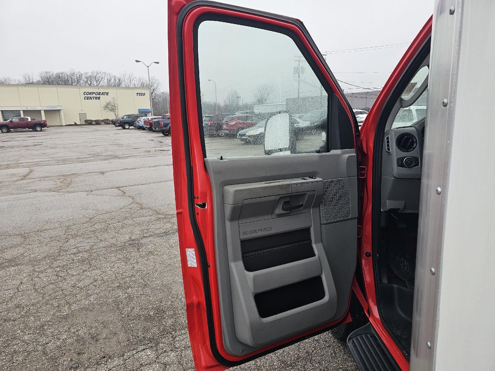 2024 Ford E-Series Cutaway Base