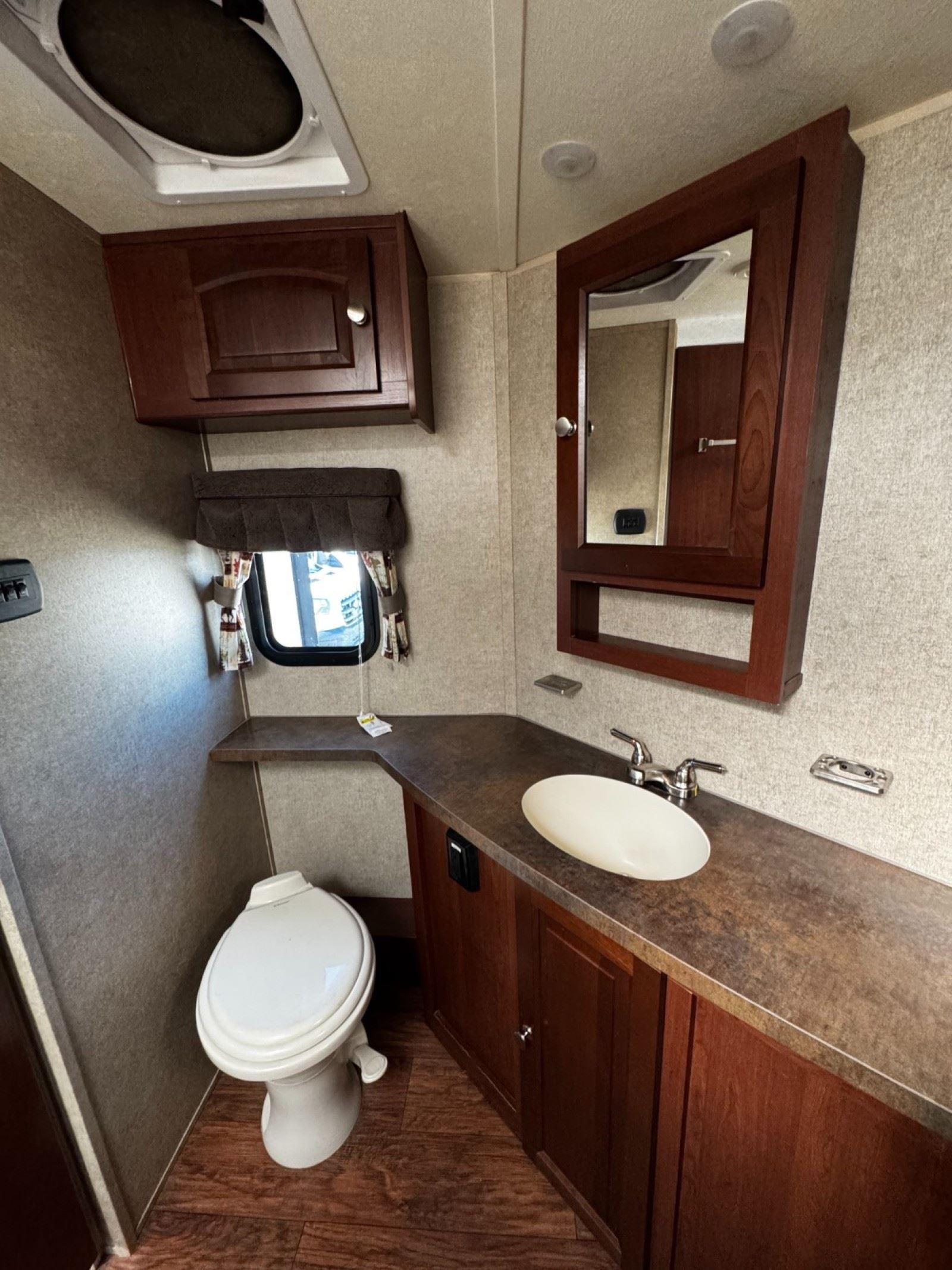 2016 ROCKWOOD WINDJAMMER Base