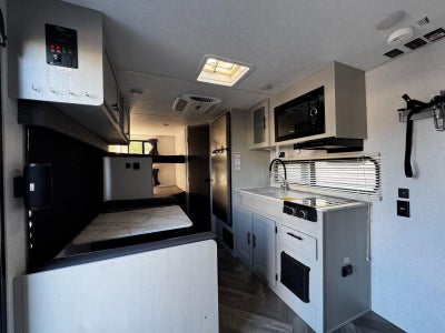 2022 FOREST RIVER SALEM Base