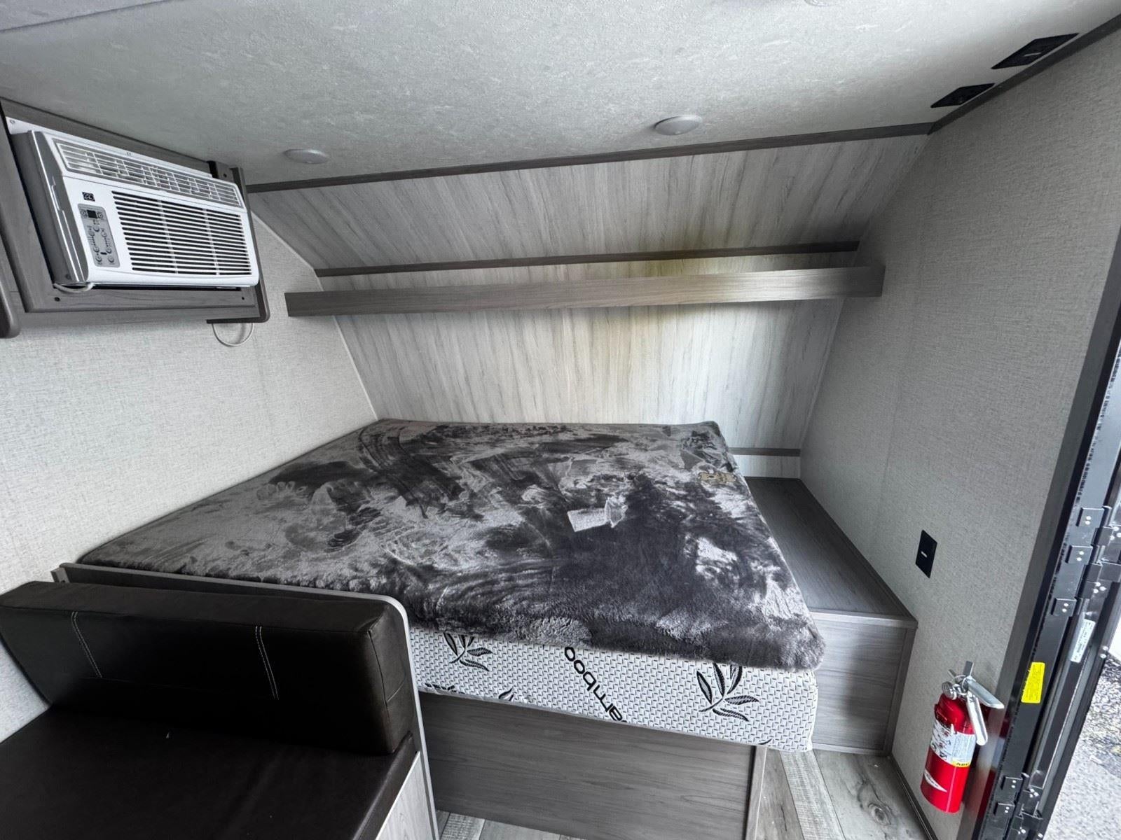 2023 KEYSTONE COLEMAN LANTERN Base