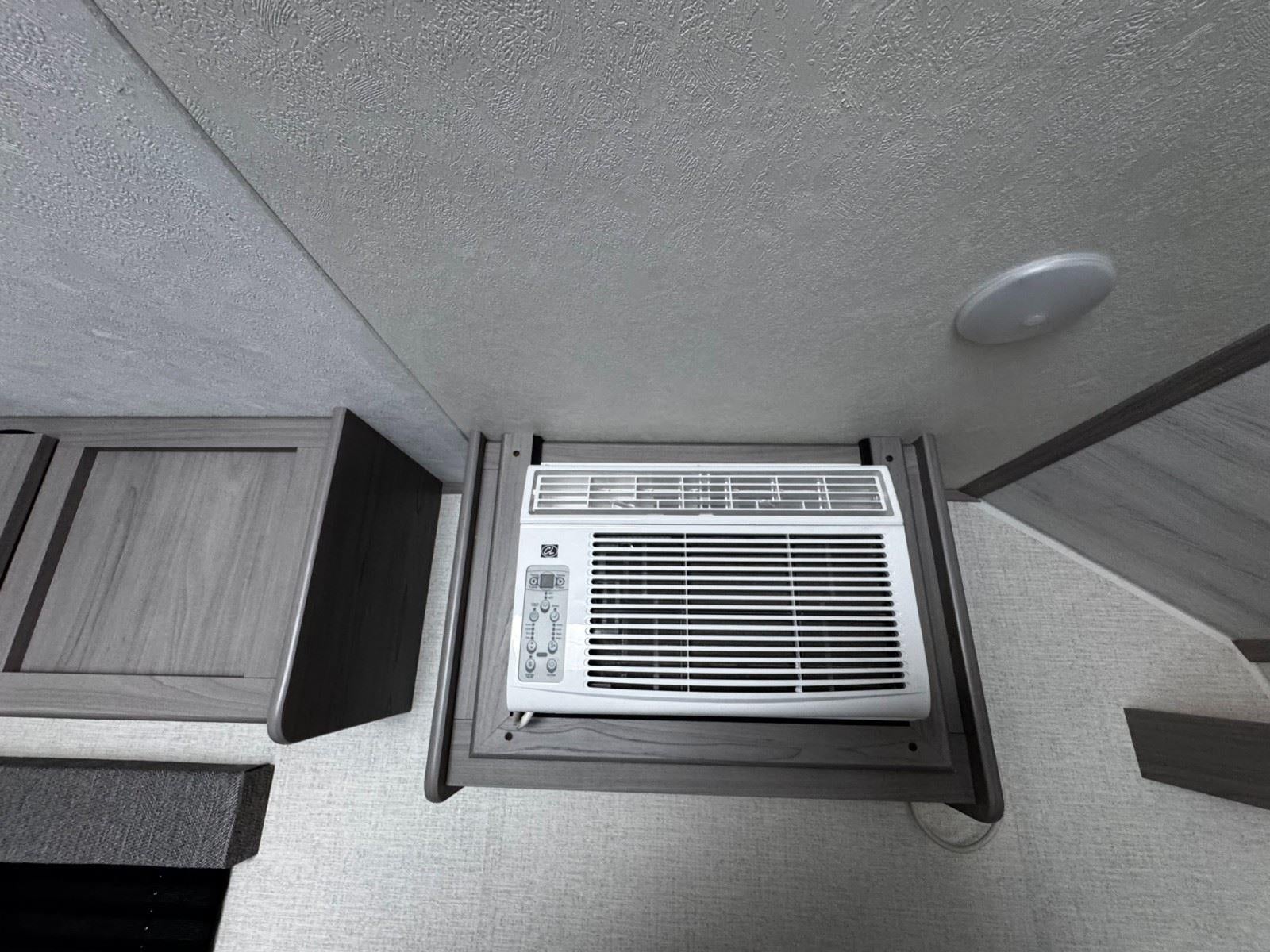 2023 KEYSTONE COLEMAN LANTERN Base