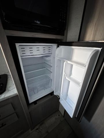 2023 KEYSTONE COLEMAN LANTERN Base