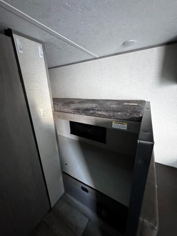 2023 KEYSTONE COLEMAN LANTERN Base