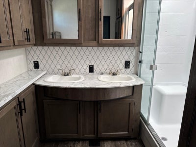 2022 FOREST RIVER SABRE Base