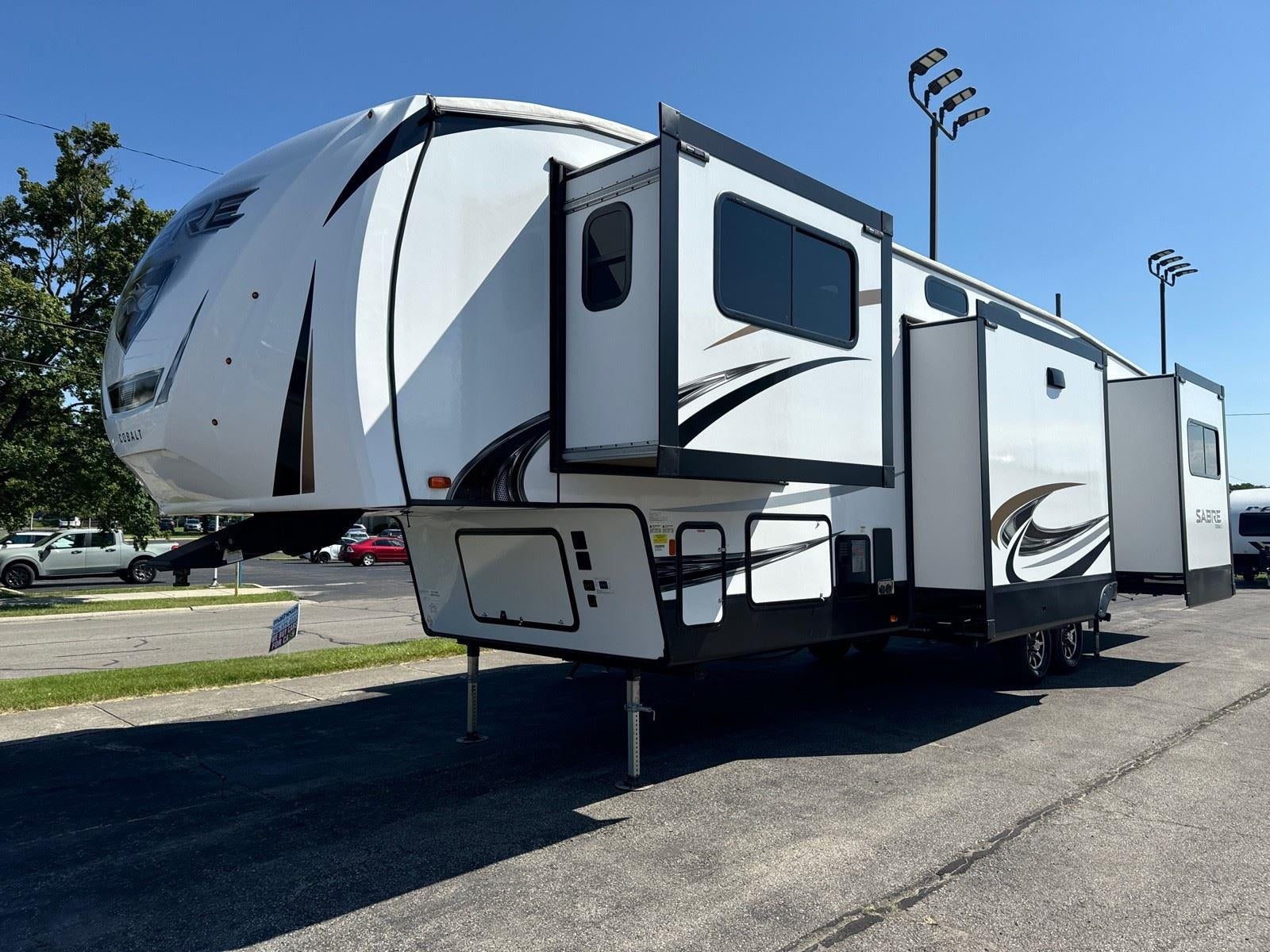 2022 FOREST RIVER SABRE Base