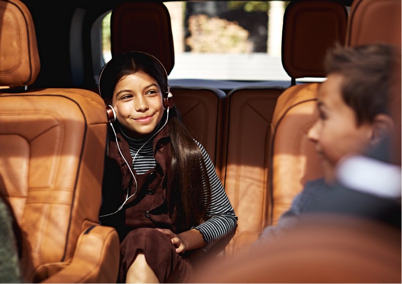 Two young people are comfortably seated in the second and third rows of a Lincoln Aviator® SUV | Mathews Lincoln in Marion OH