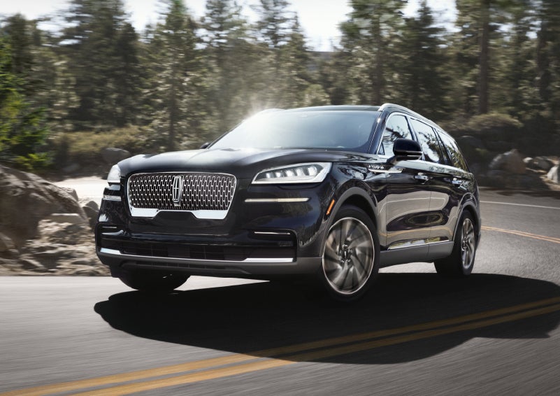 A Lincoln Aviator® SUV is being driven on a winding mountain road | Mathews Lincoln in Marion OH