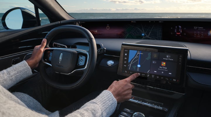 The driver of a 2024 Lincoln Nautilus® SUV interacts with the new Lincoln Digital Experience. | Mathews Lincoln in Marion OH