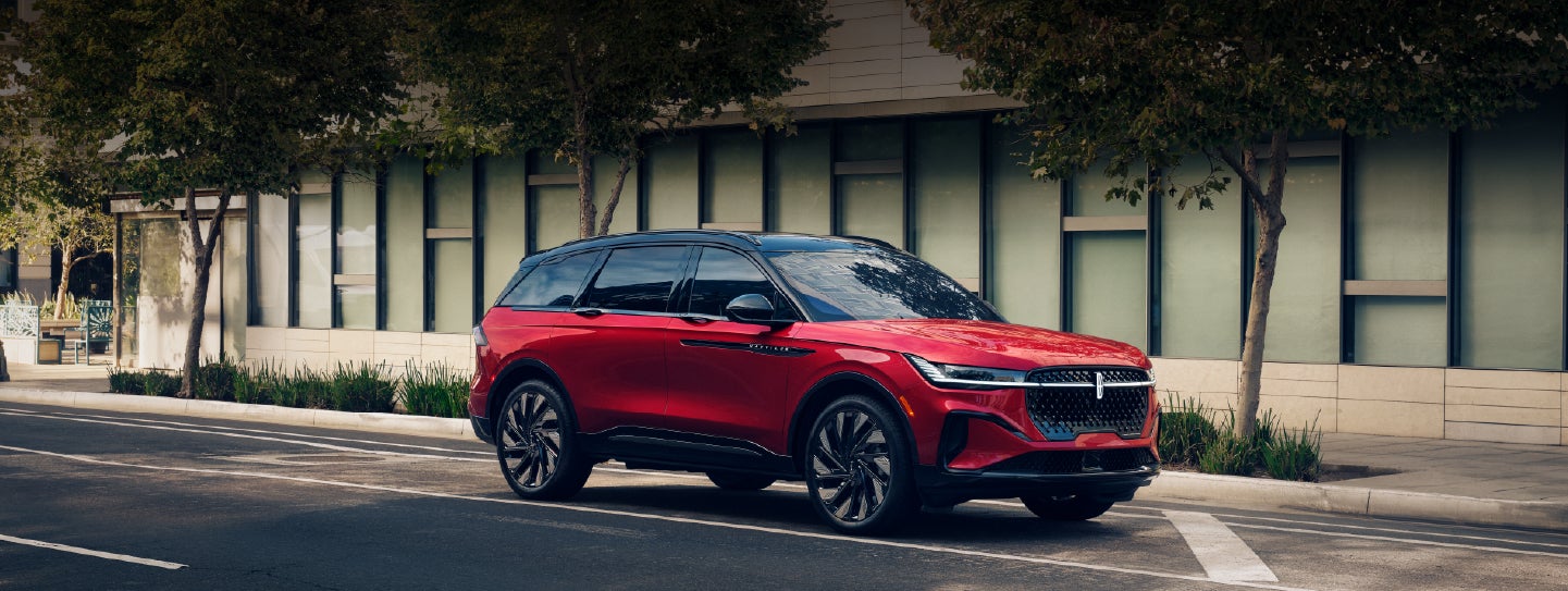 A 2025 Lincoln Nautilus® SUV with an available hybrid powertrain is parked in an urban setting. | Mathews Lincoln in Marion OH
