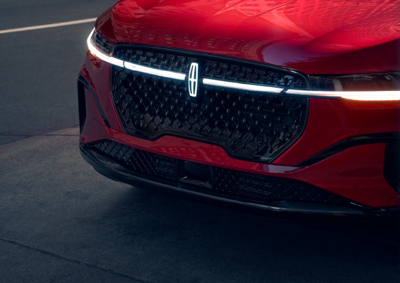 The available front LED light bar and center Lincoln Star logo glow at dusk. | Mathews Lincoln in Marion OH