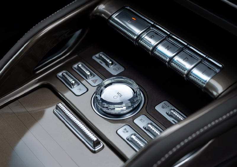 A crystal-inspired volume knob is shown in the center floor console of a 2026 Lincoln Nautilus® SUV. | Mathews Lincoln in Marion OH
